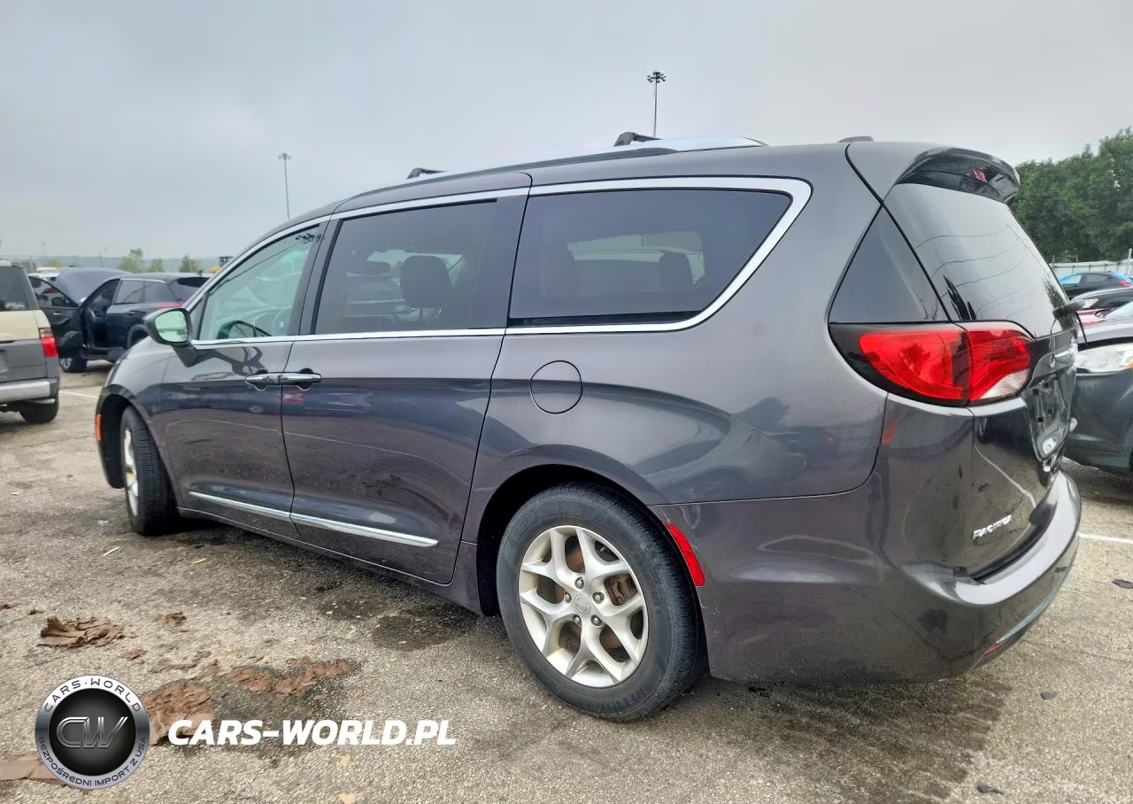 2018 Chrysler Pacifica Touring L Plus VIN:2C4RC1EG4JR271189 - 2