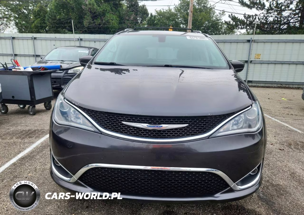2018 Chrysler Pacifica Touring L Plus VIN:2C4RC1EG4JR271189 - 5