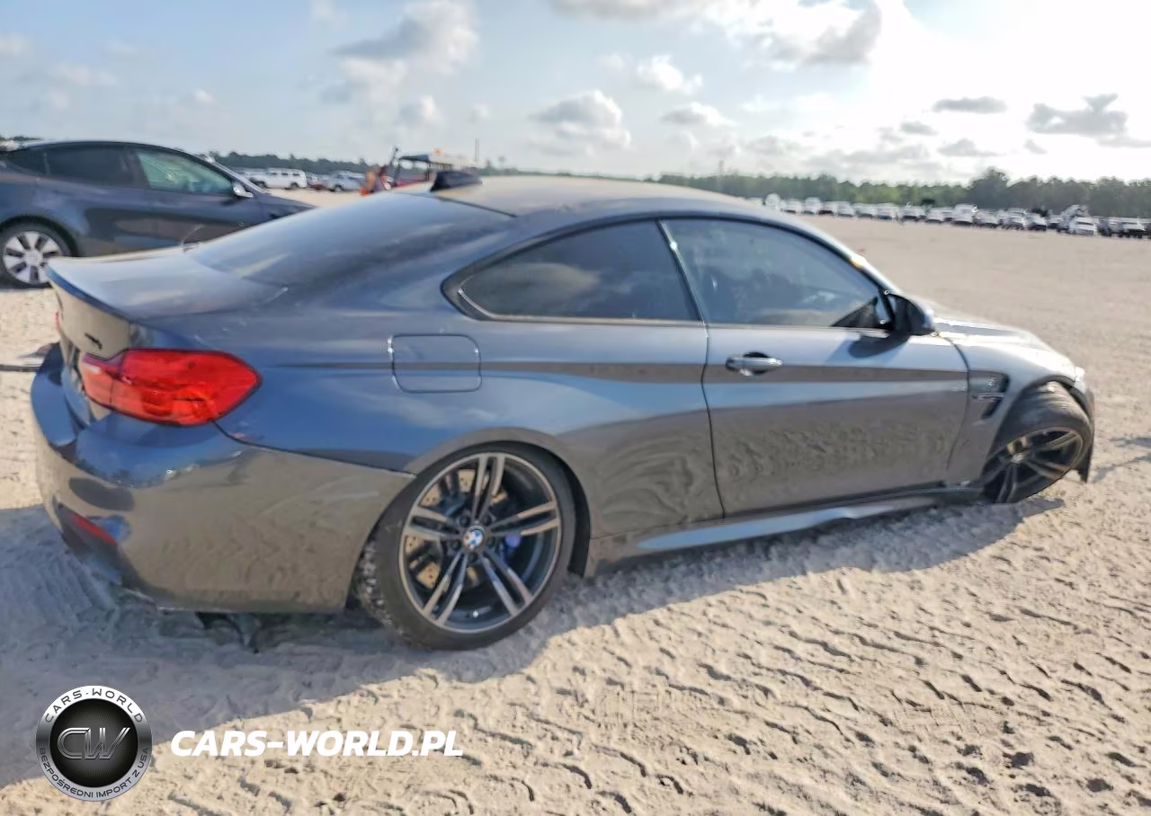 2015 BMW M4 VIN:WBS3R9C53FK333426 - 3