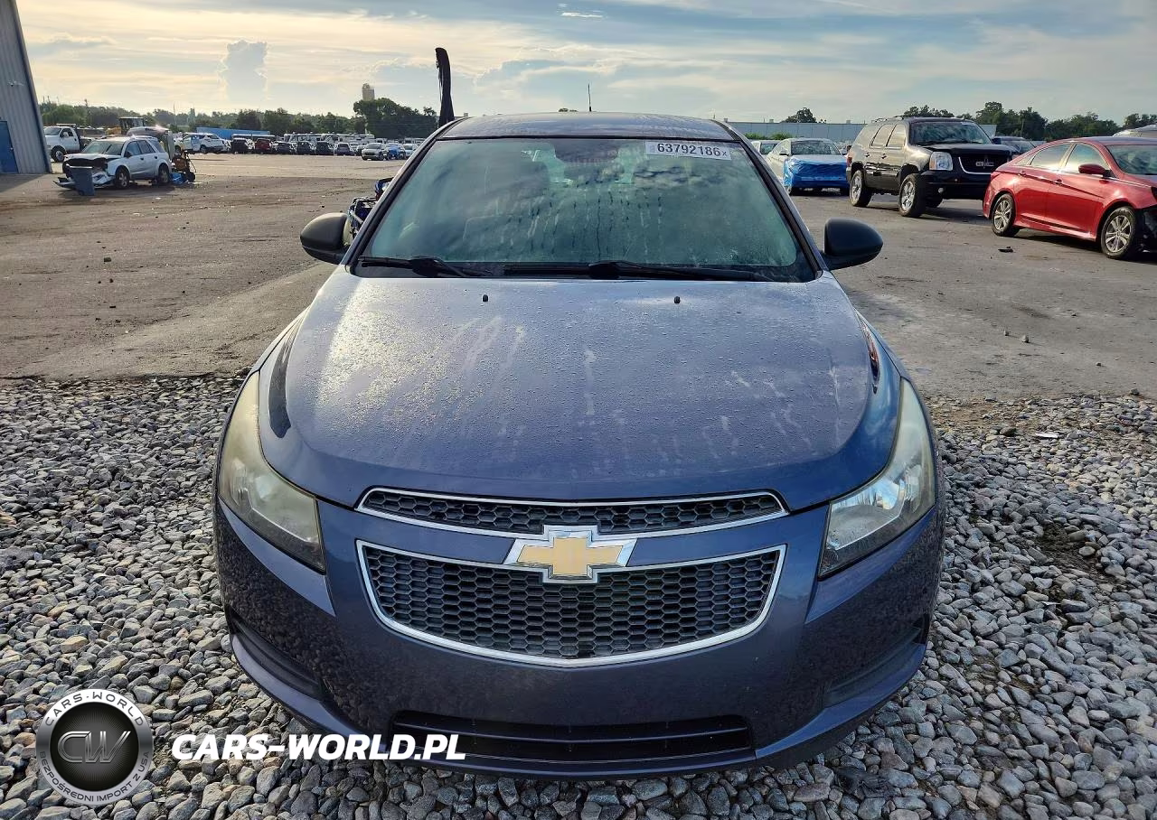 2013 Chevrolet Cruze Ls VIN:1G1PA5SH0D7310926 - 5