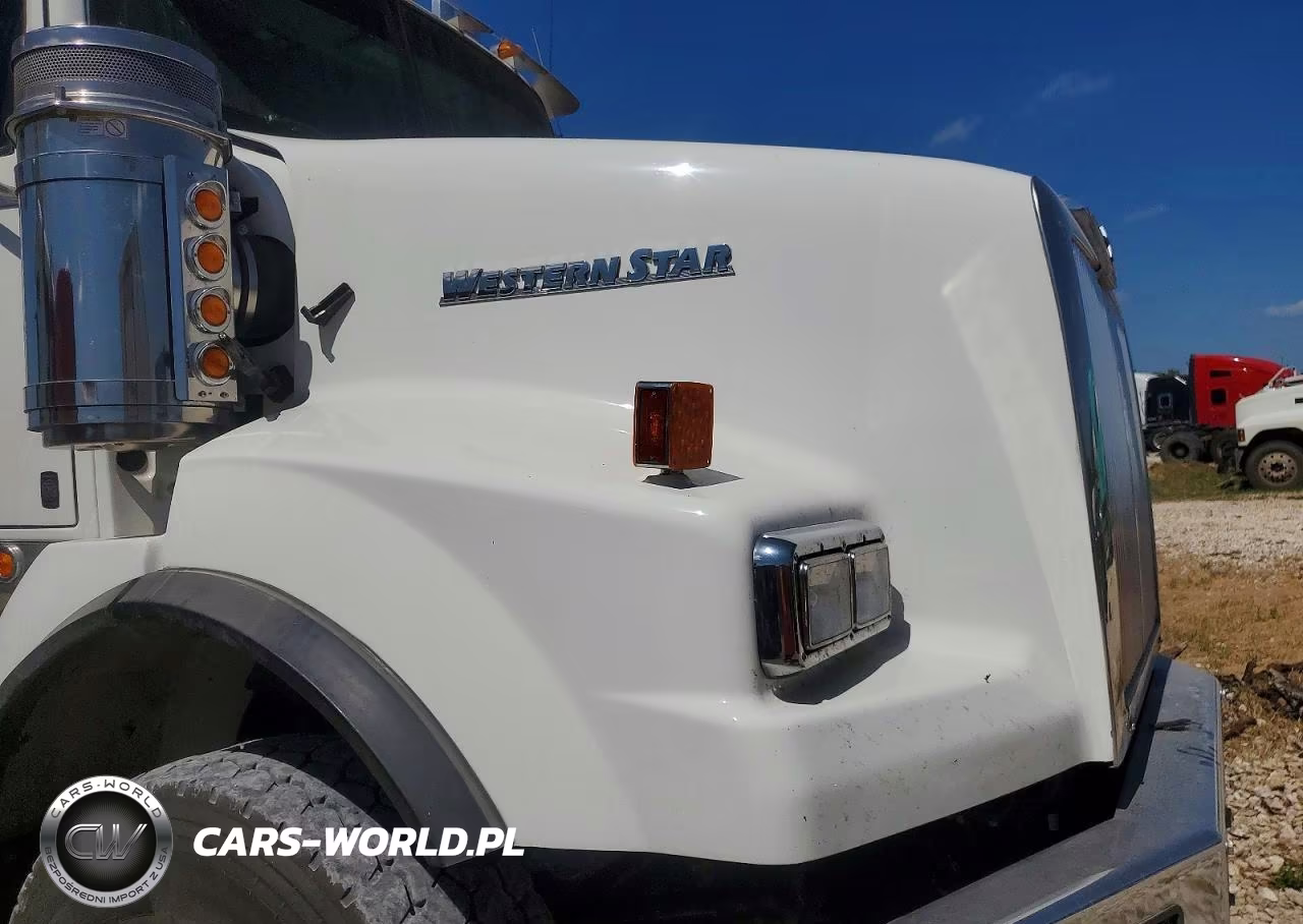 2022 Western Star 4900 Semi Truck VIN:5KJJALD13NPNM6704 - 10