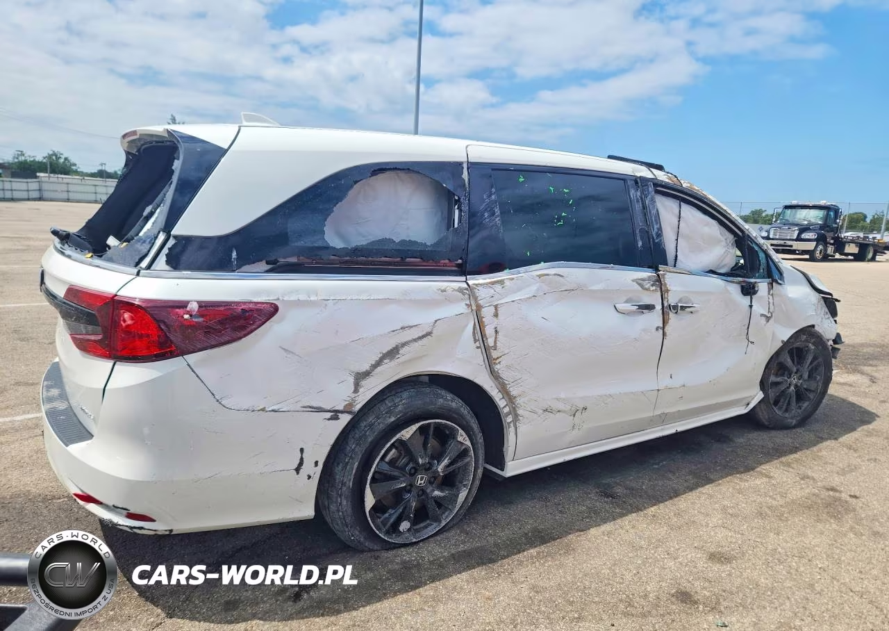 2023 Honda Odyssey Sport-L VIN:5FNRL6H76PB004052 - 3