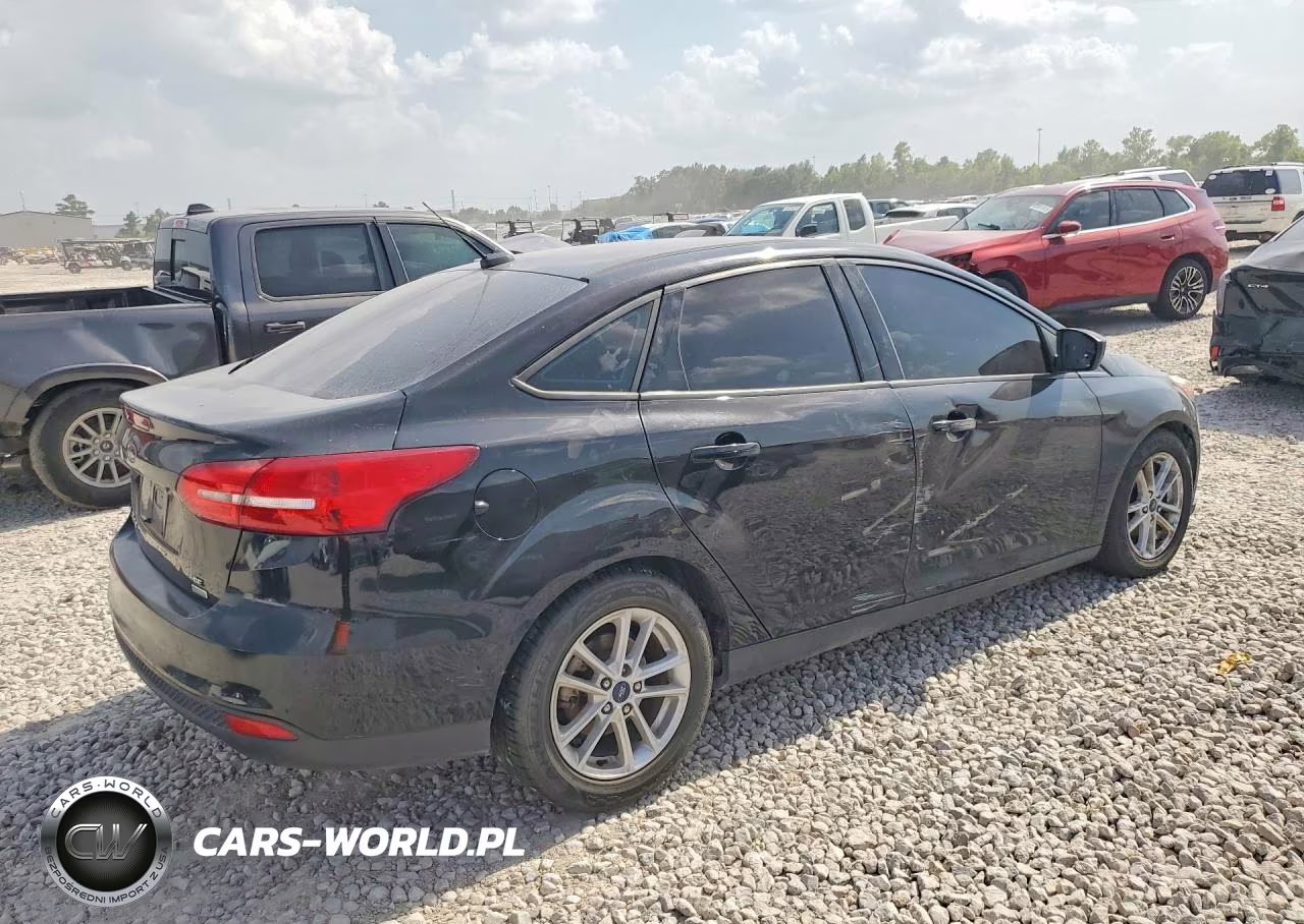 2018 Ford Focus Se VIN:1FADP3FE7JL243862 - 3