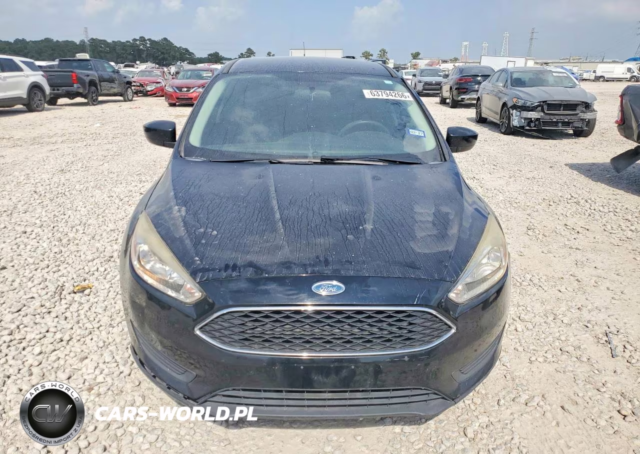 2018 Ford Focus Se VIN:1FADP3FE7JL243862 - 5