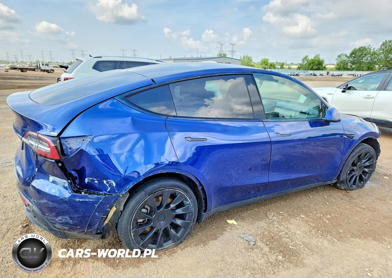 2020 Tesla Model Y VIN:5YJYGDEE7LF011206 - 3