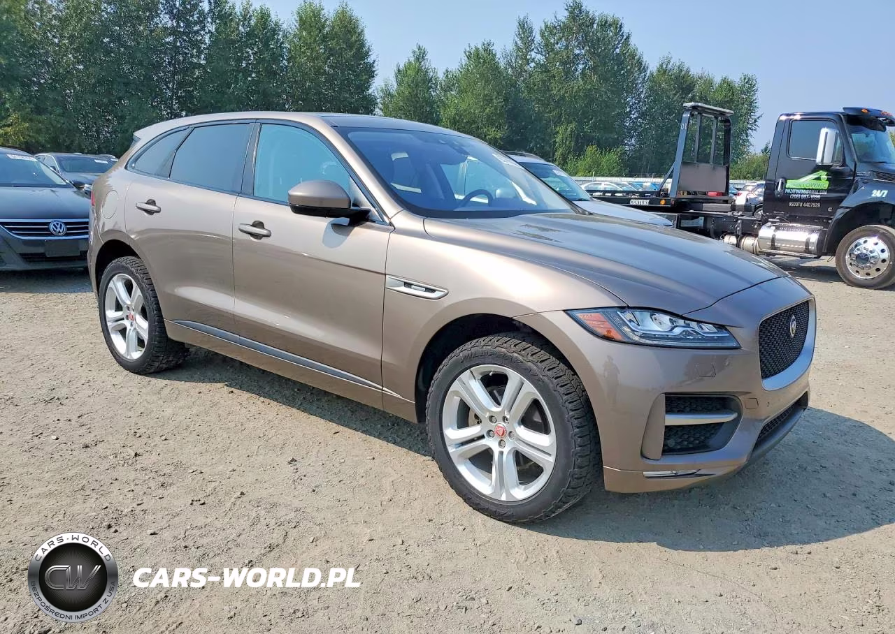 2017 Jaguar F-Pace R - Sport VIN:SADCL2BN5HA088708 - 4