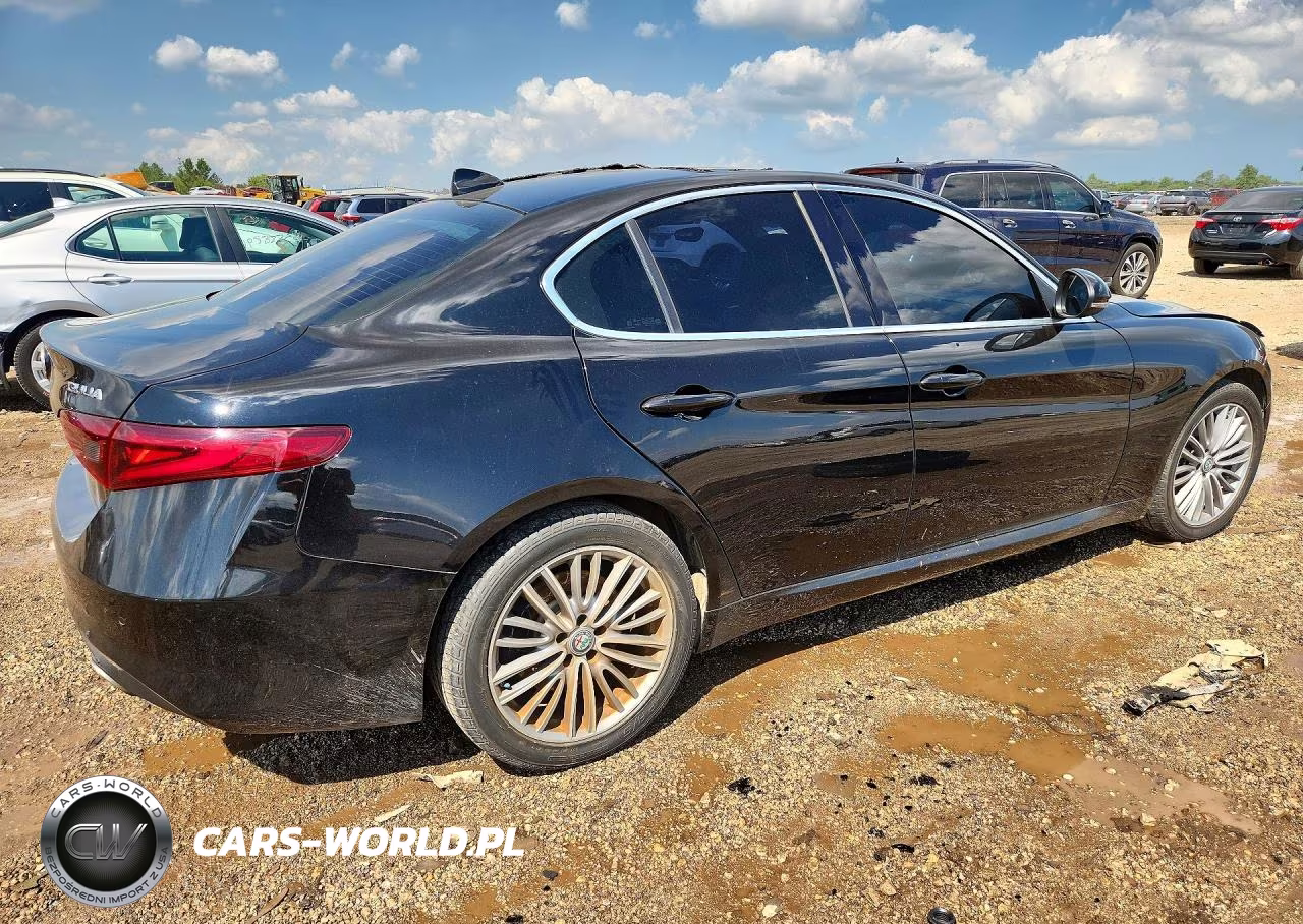 2017 Alfa Romeo Giulia Ti Q4 VIN:ZARFAEEN7H7556310 - 3