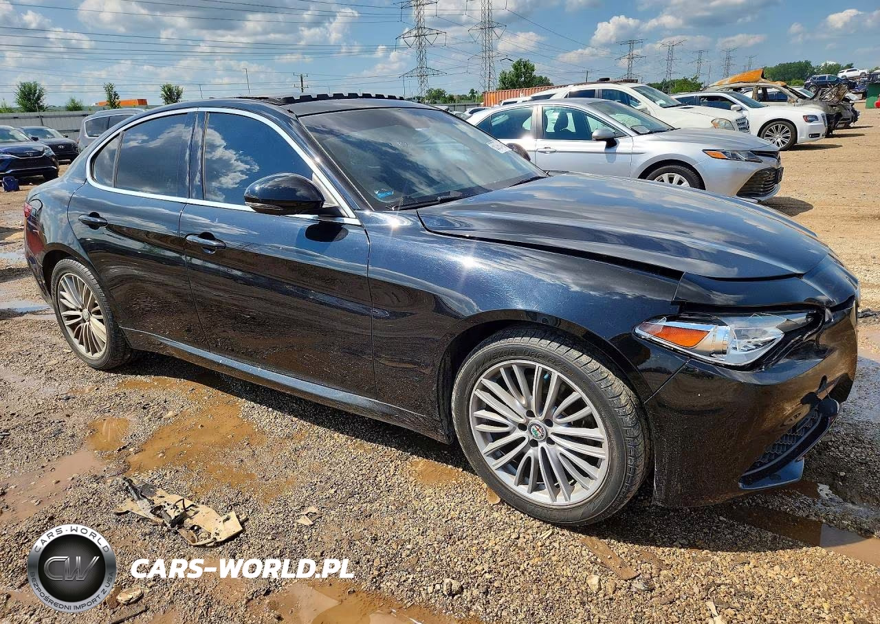 2017 Alfa Romeo Giulia Ti Q4 VIN:ZARFAEEN7H7556310 - 4