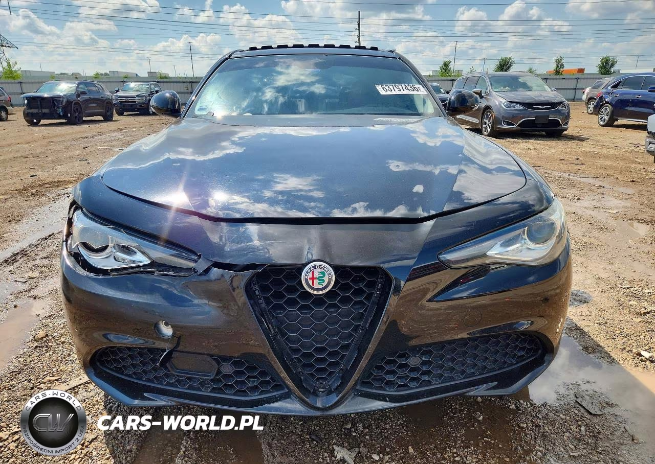 2017 Alfa Romeo Giulia Ti Q4 VIN:ZARFAEEN7H7556310 - 5