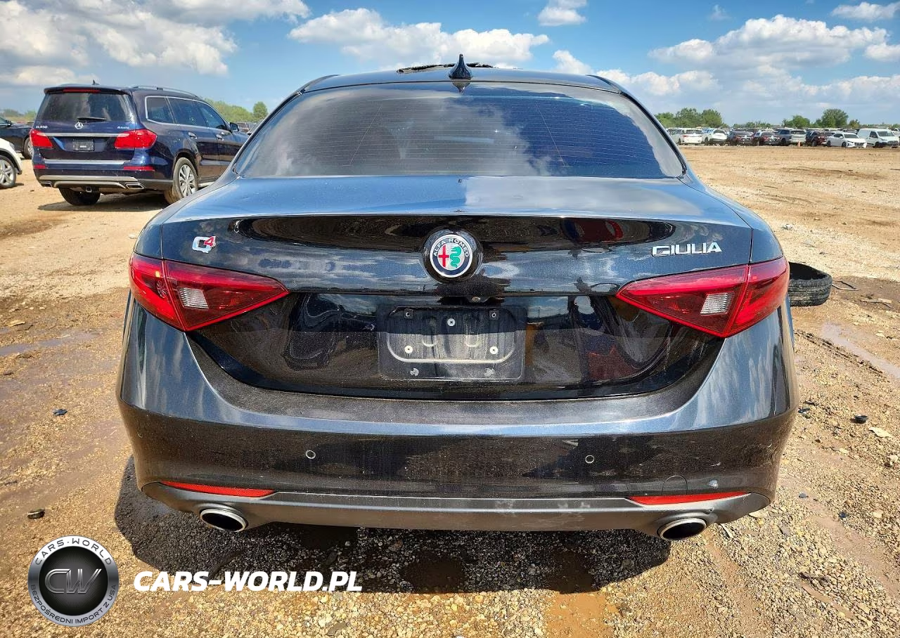 2017 Alfa Romeo Giulia Ti Q4 VIN:ZARFAEEN7H7556310 - 6