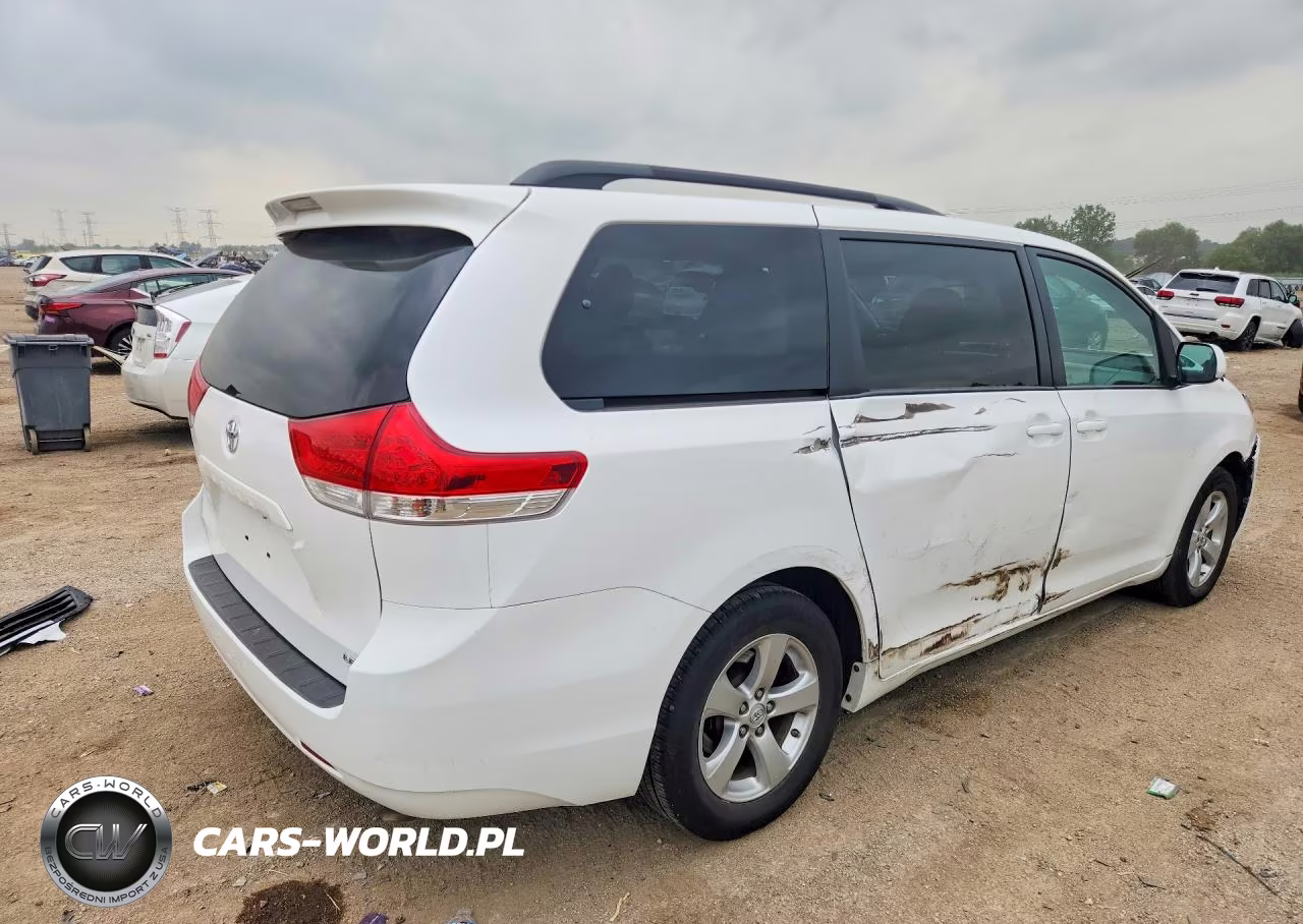 2013 Toyota Sienna Le VIN:5TDKK3DC0DS362924 - 3