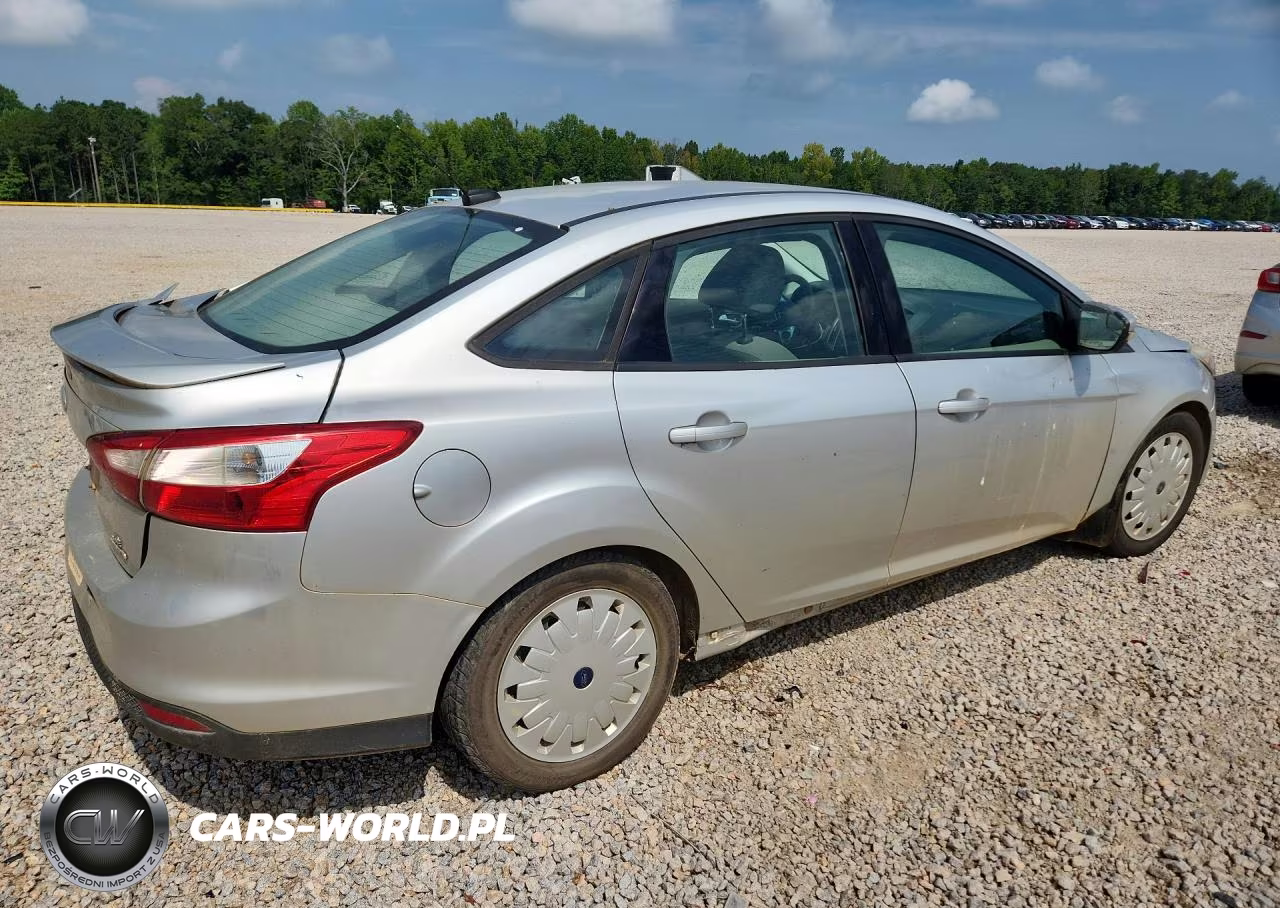 2014 Ford Focus Se VIN:1FADP3F27EL121305 - 3