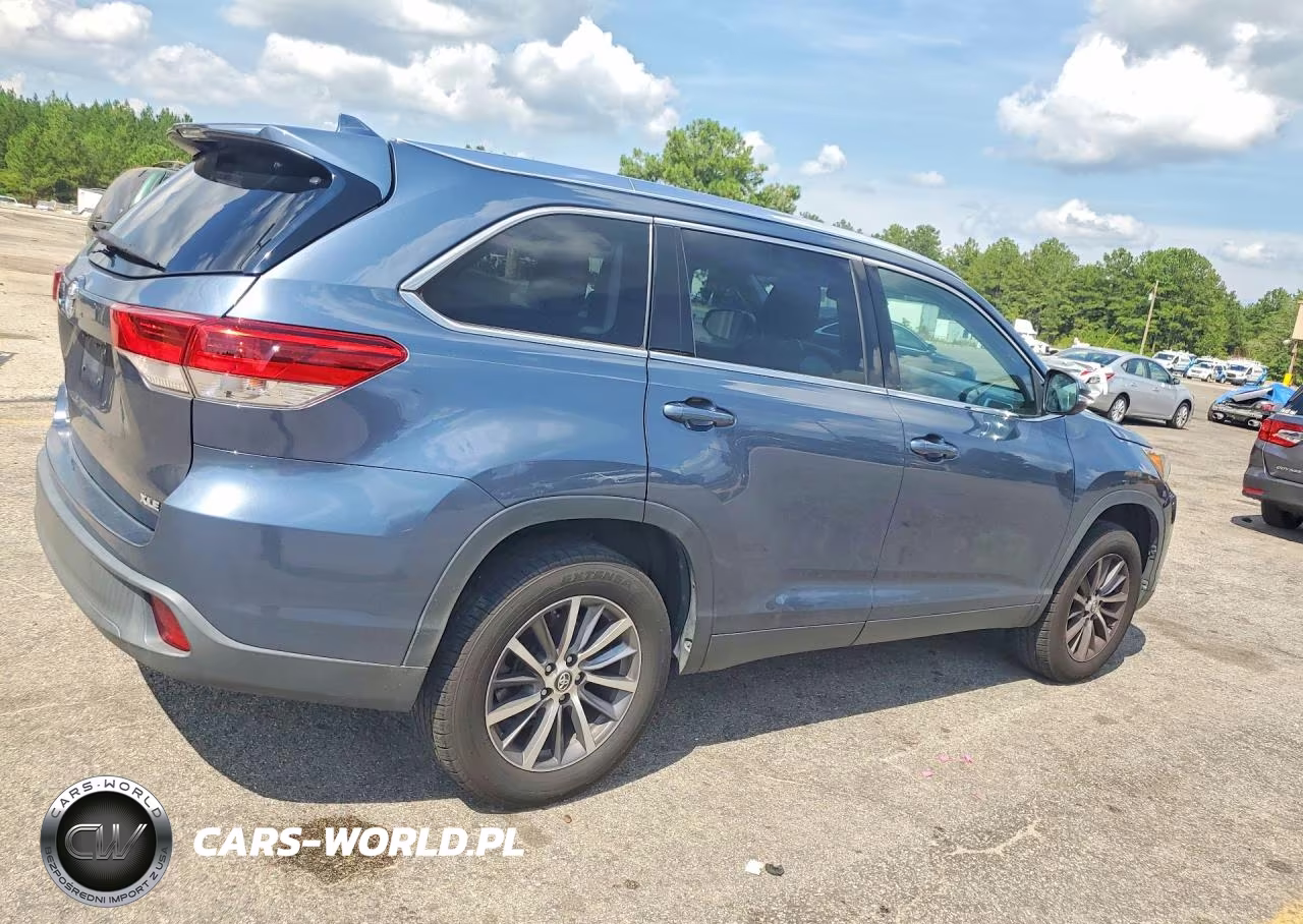 2019 Toyota Highlander Xle VIN:5TDKZRFH5KS301427 - 3