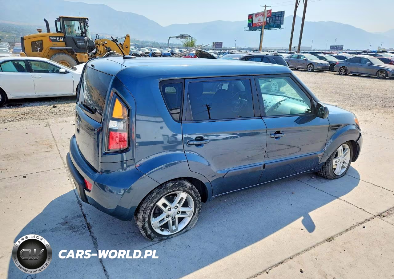 2011 Kia Soul + VIN:KNDJT2A21B7197732 - 3