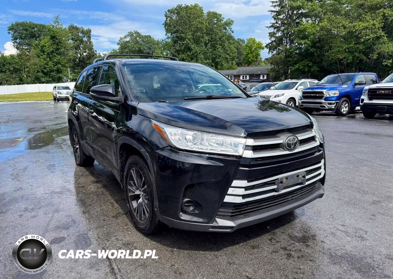 2018 Toyota Highlander Le VIN:5TDBZRFH5JS850690 - 4