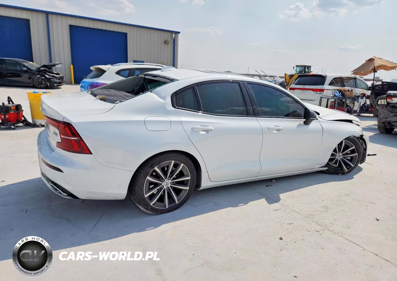 2022 Volvo S60 B5 Momentum VIN:7JRL12TZ2NG173955 - 3