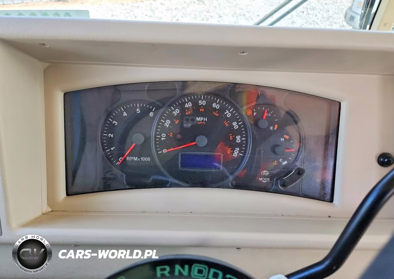 2004 Winnebago Sunova Rv VIN:5B4KP57G643396451 - 8