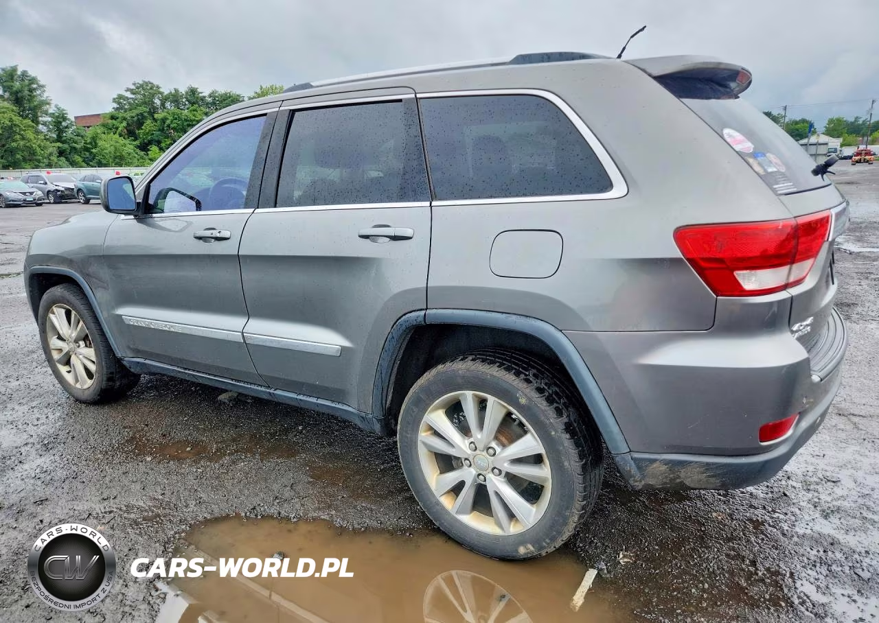 2013 Jeep Grand Cherokee Laredo VIN:1C4RJFAG6DC561195 - 2