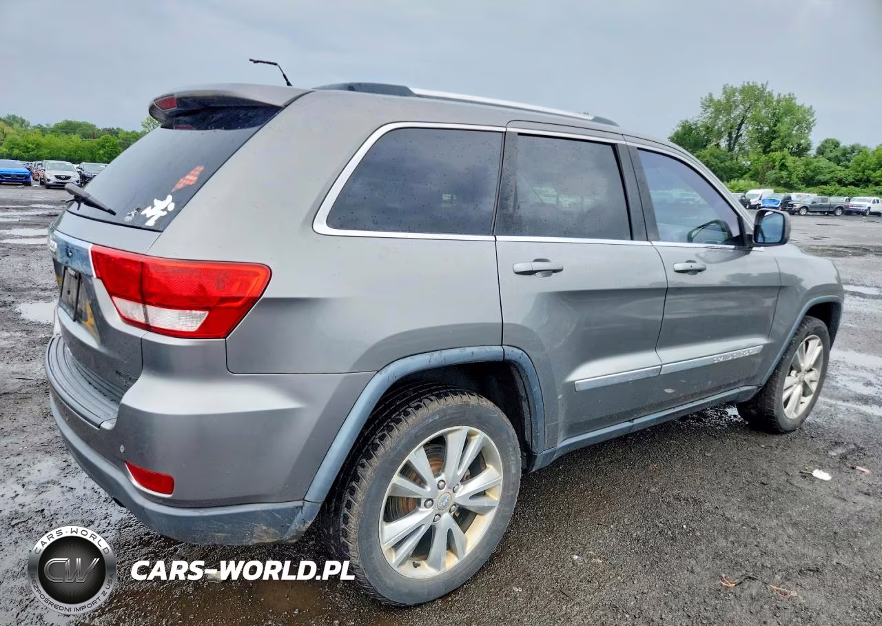 2013 Jeep Grand Cherokee Laredo VIN:1C4RJFAG6DC561195 - 3