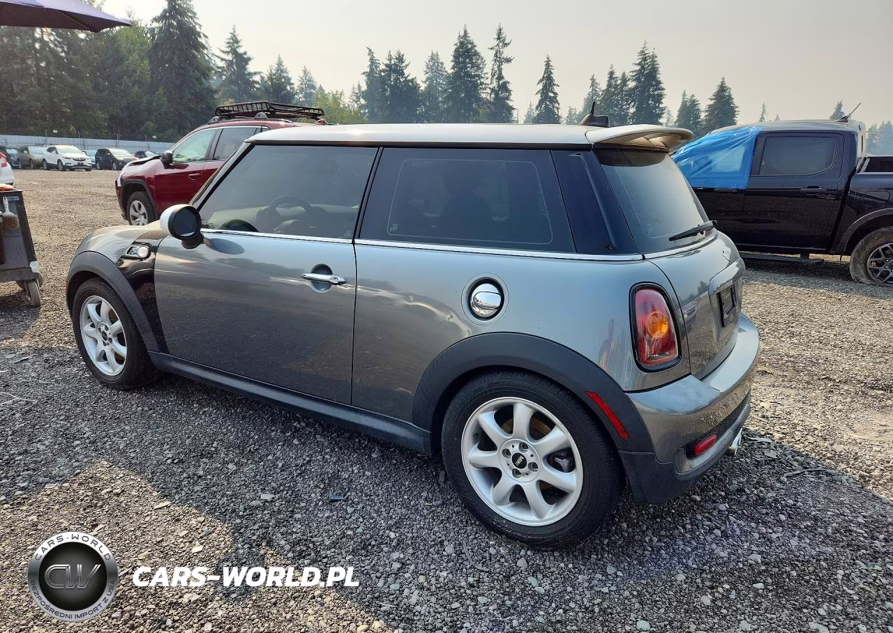 2007 Mini Cooper S VIN:WMWMF73557TL85058 - 2