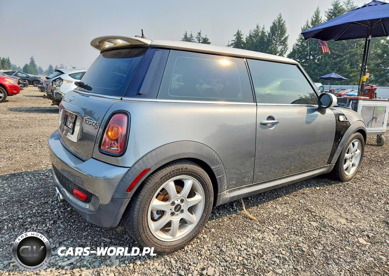 2007 Mini Cooper S VIN:WMWMF73557TL85058 - 3