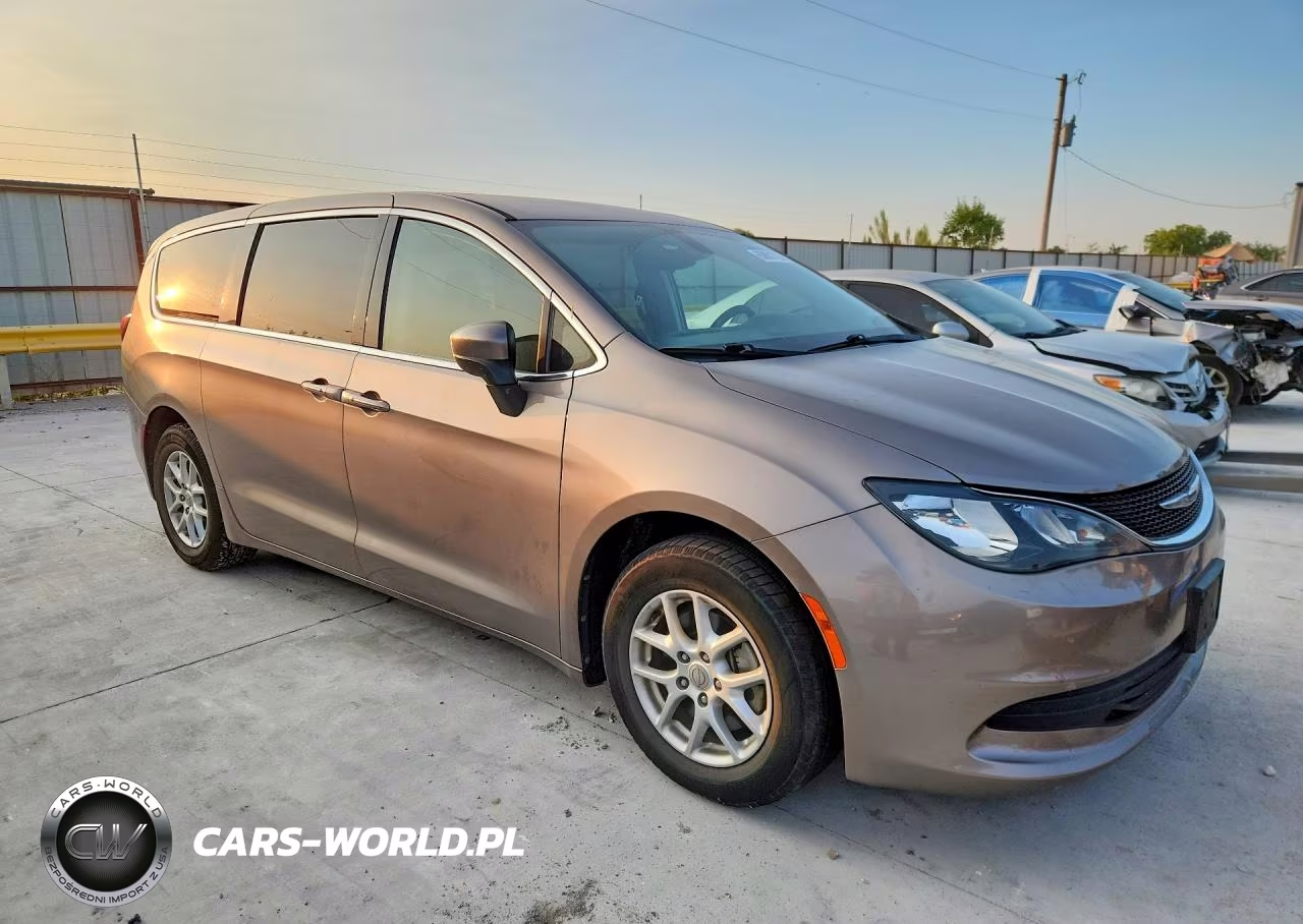 2017 Chrysler Pacifica Touring VIN:2C4RC1DG5HR541347 - 4