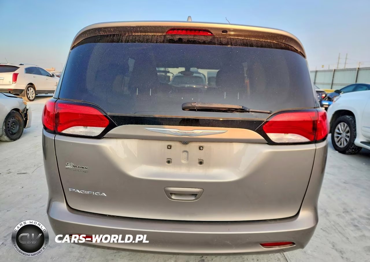 2017 Chrysler Pacifica Touring VIN:2C4RC1DG5HR541347 - 6