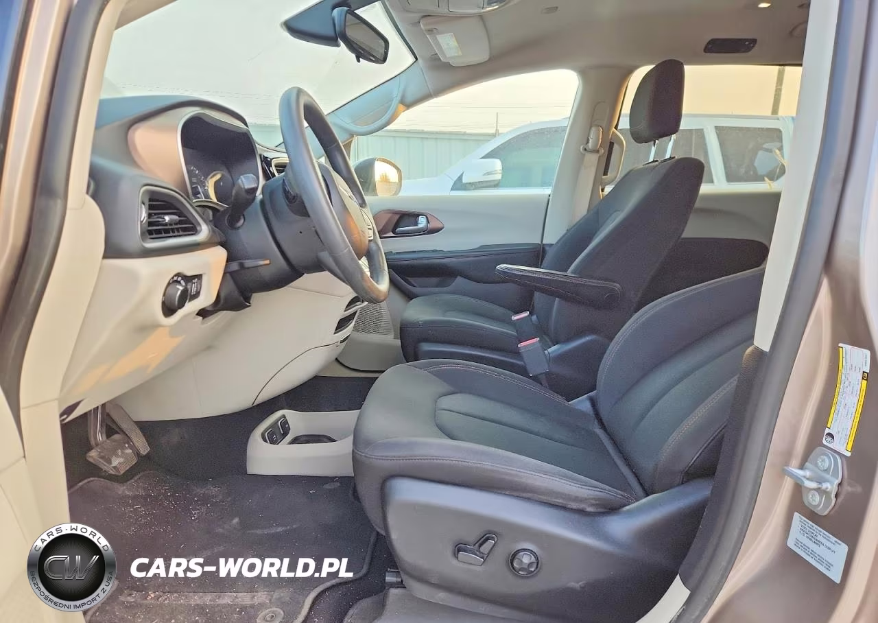 2017 Chrysler Pacifica Touring VIN:2C4RC1DG5HR541347 - 7