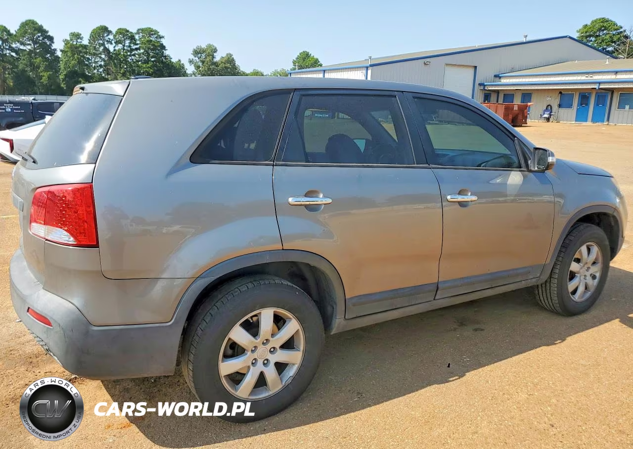 2011 Kia Sorento Lx VIN:5XYKT3A17BG034815 - 3