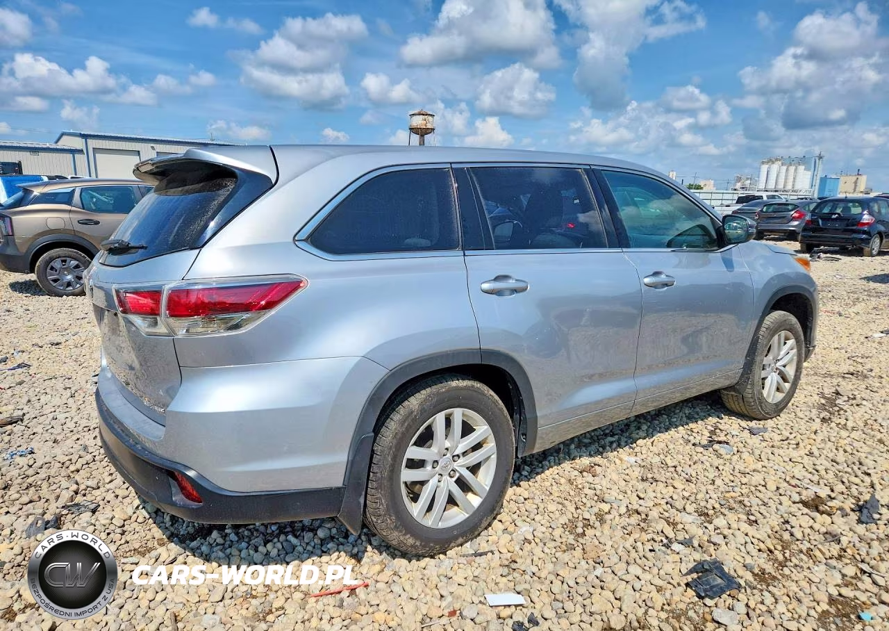 2015 Toyota Highlander Le VIN:5TDBKRFH3FS173442 - 3