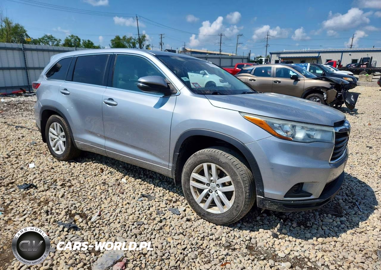 2015 Toyota Highlander Le VIN:5TDBKRFH3FS173442 - 4