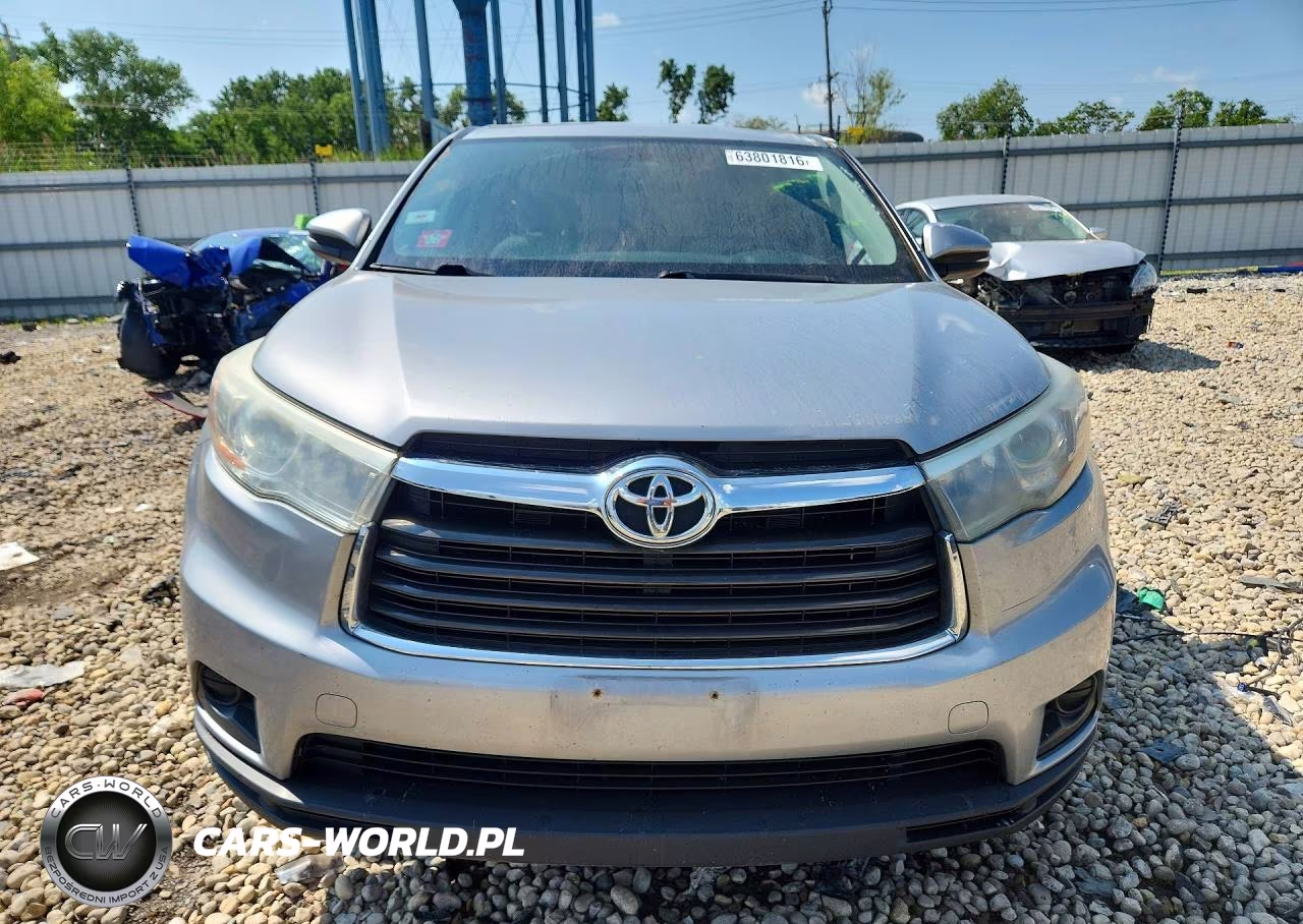 2015 Toyota Highlander Le VIN:5TDBKRFH3FS173442 - 5