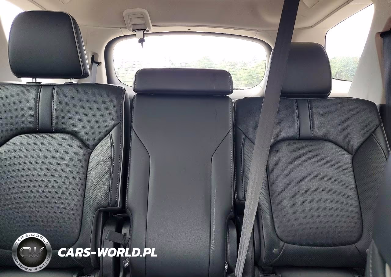 2023 Honda Pilot Elite VIN:5FNYG1H80PB010666 - 10