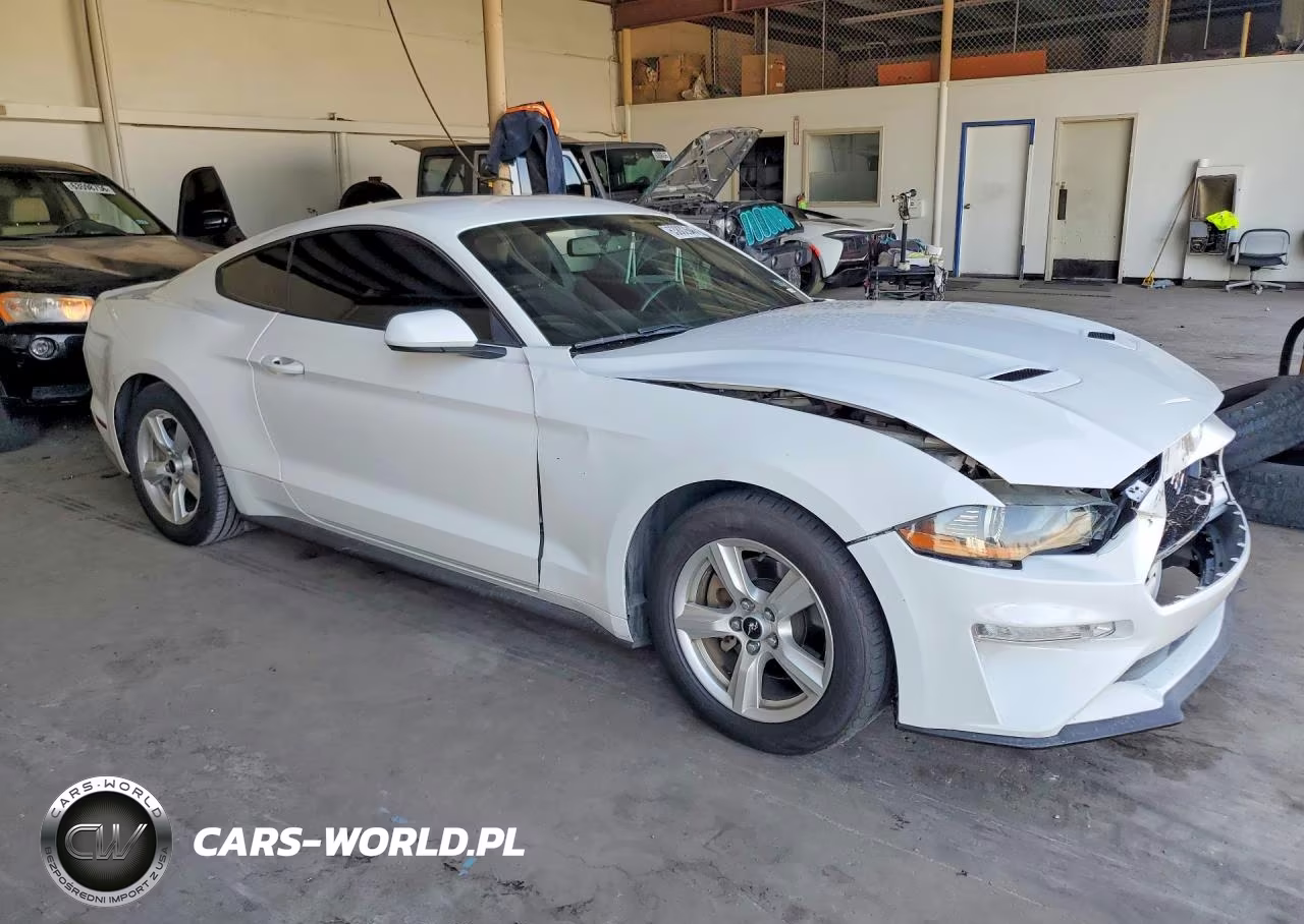 2018 Ford Mustang VIN:1FA6P8TH4J5163623 - 4