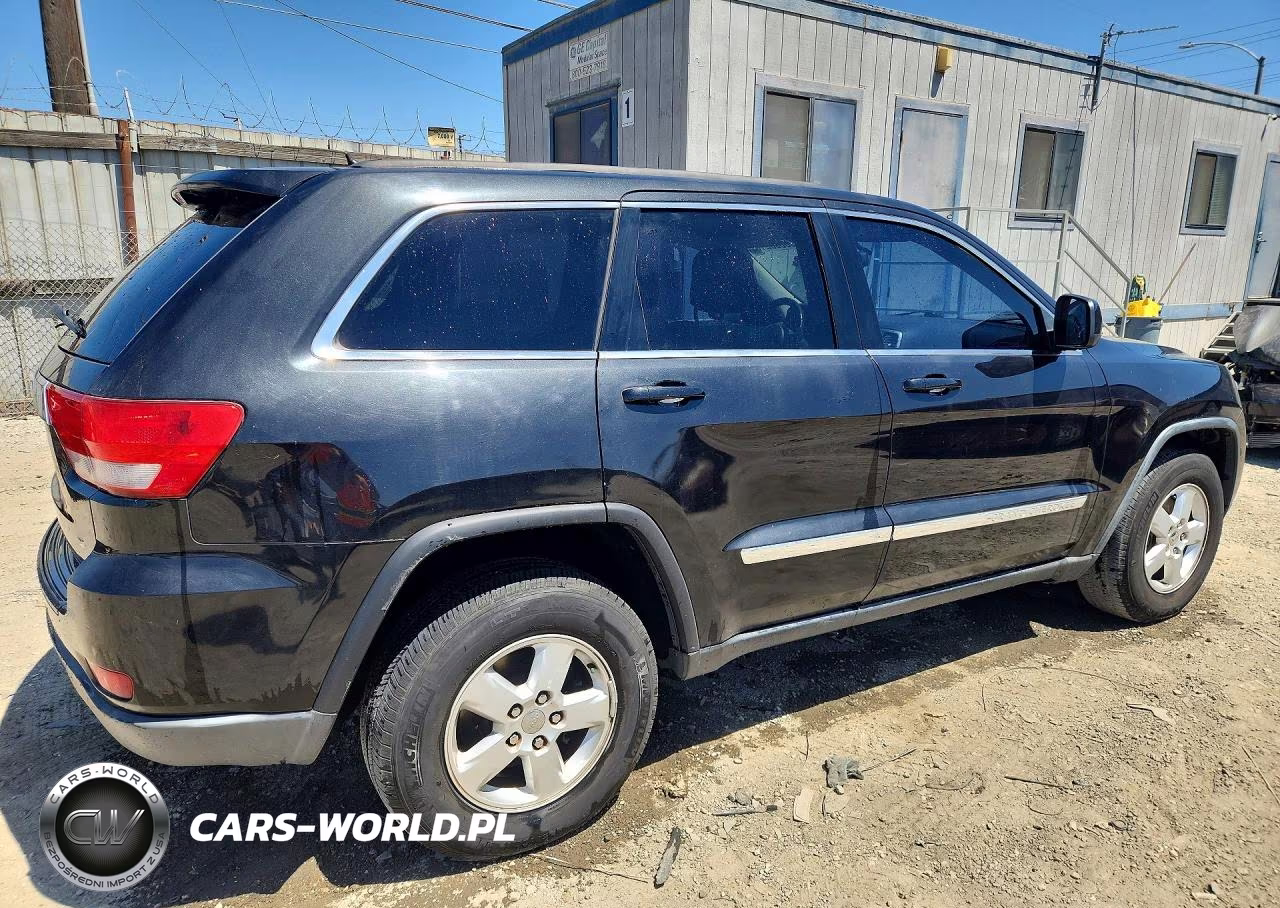 2013 Jeep Grand Cherokee Laredo VIN:1C4RJEAG8DC574072 - 3
