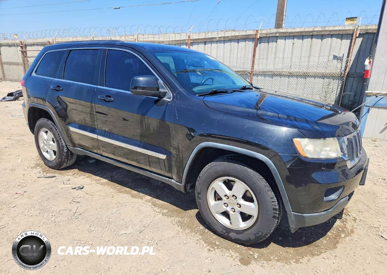2013 Jeep Grand Cherokee Laredo VIN:1C4RJEAG8DC574072 - 4