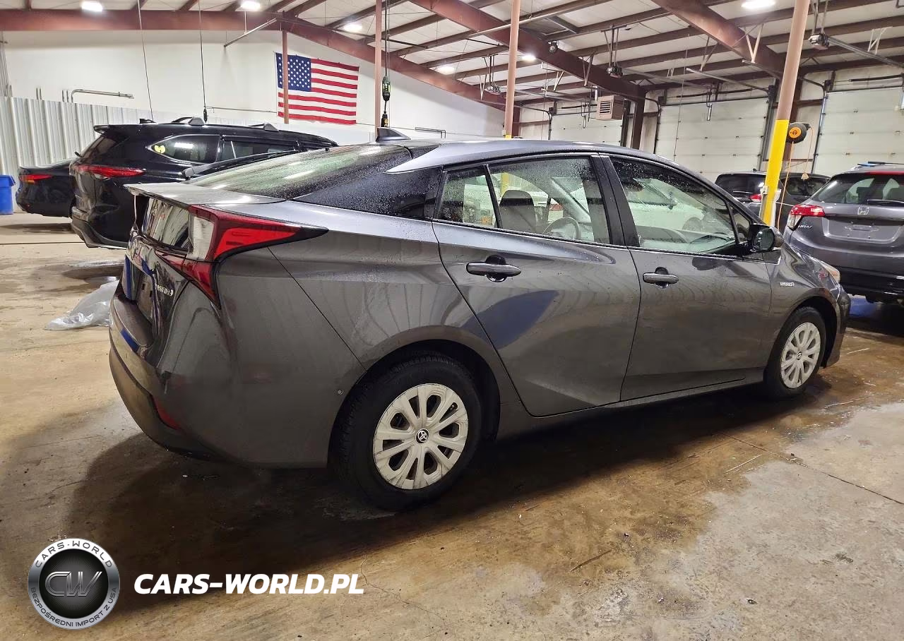 2019 Toyota Prius Le VIN:JTDKARFU3K3075085 - 3