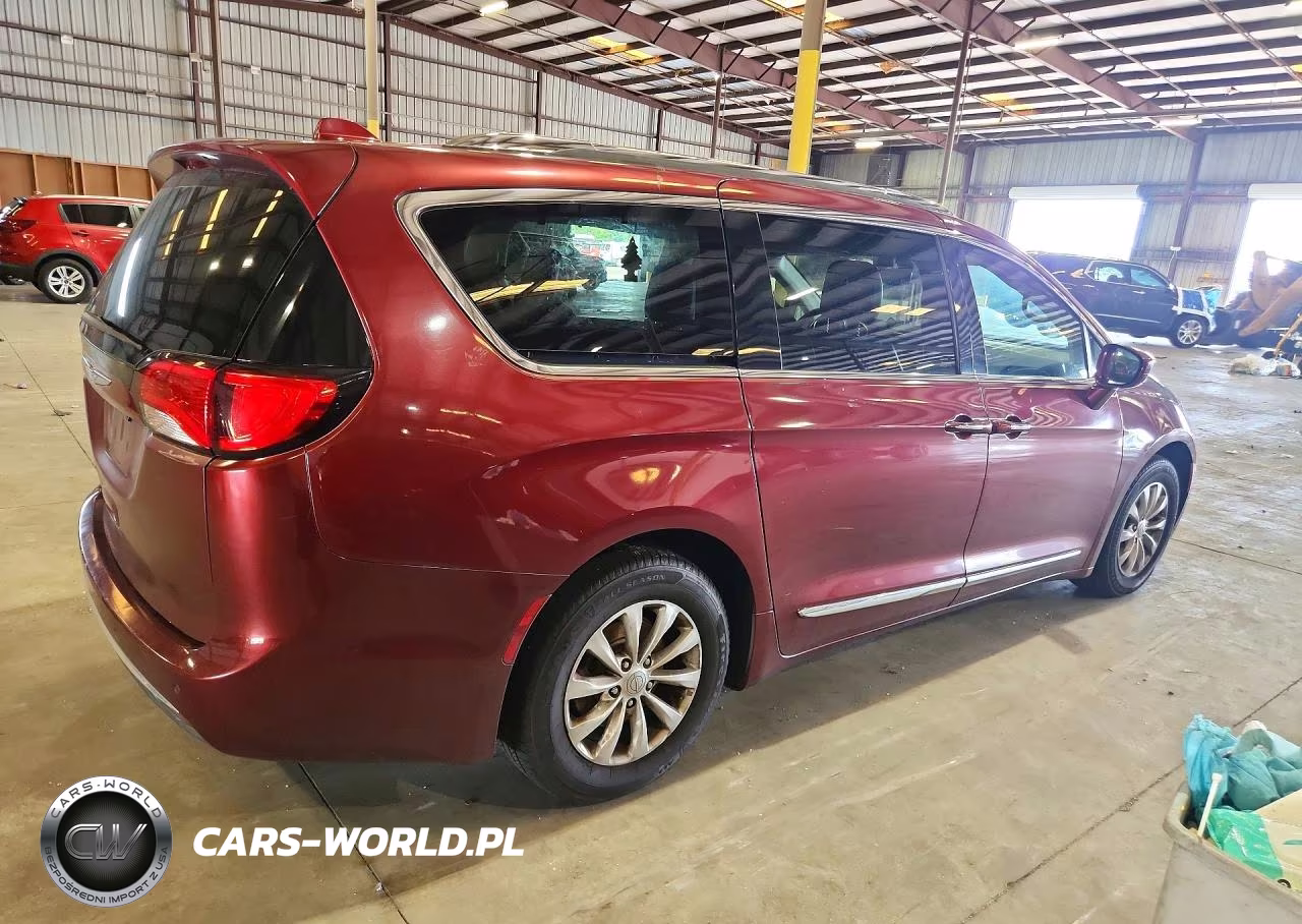 2018 Chrysler Pacifica Touring L VIN:2C4RC1BG5JR120155 - 3