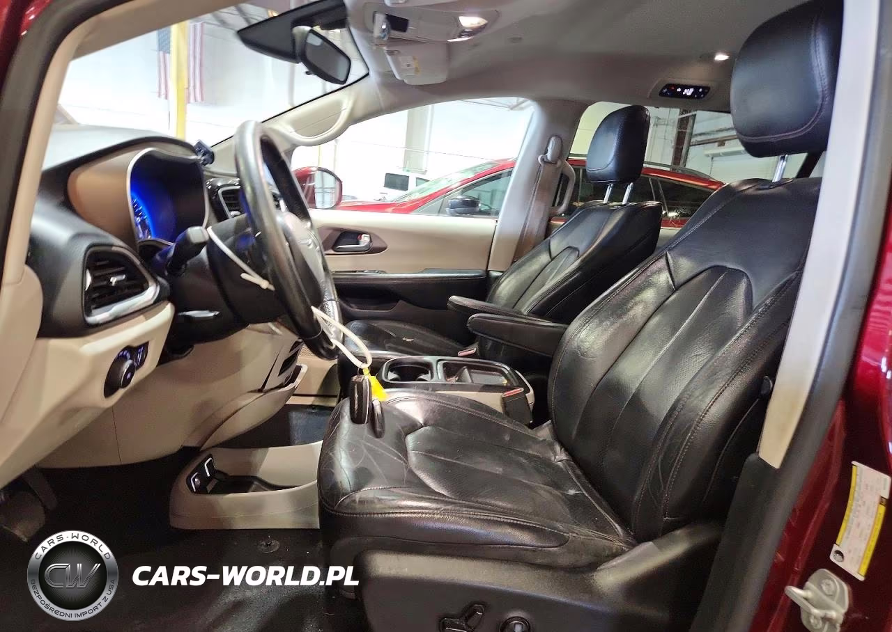 2018 Chrysler Pacifica Touring L VIN:2C4RC1BG5JR120155 - 7