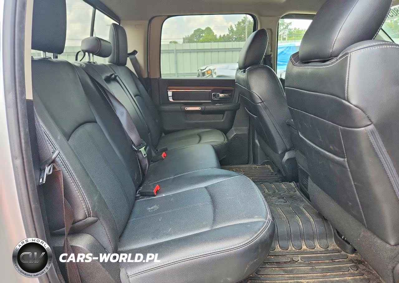 2018 Ram 1500 Laramie VIN:1C6RR7VM3JS258379 - 10