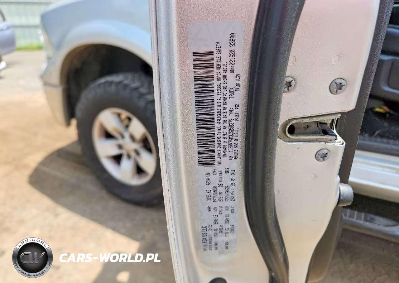 2018 Ram 1500 Laramie VIN:1C6RR7VM3JS258379 - 12