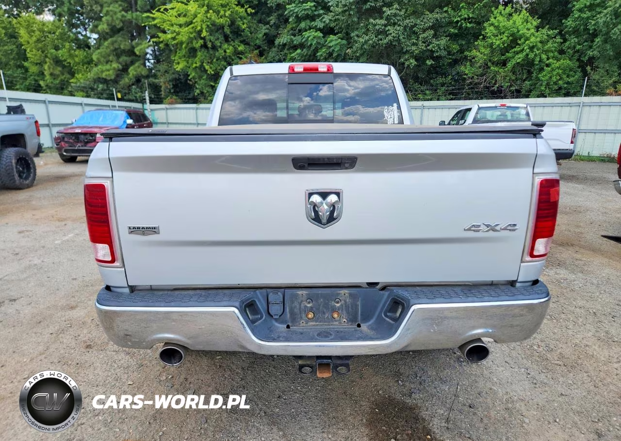 2018 Ram 1500 Laramie VIN:1C6RR7VM3JS258379 - 6
