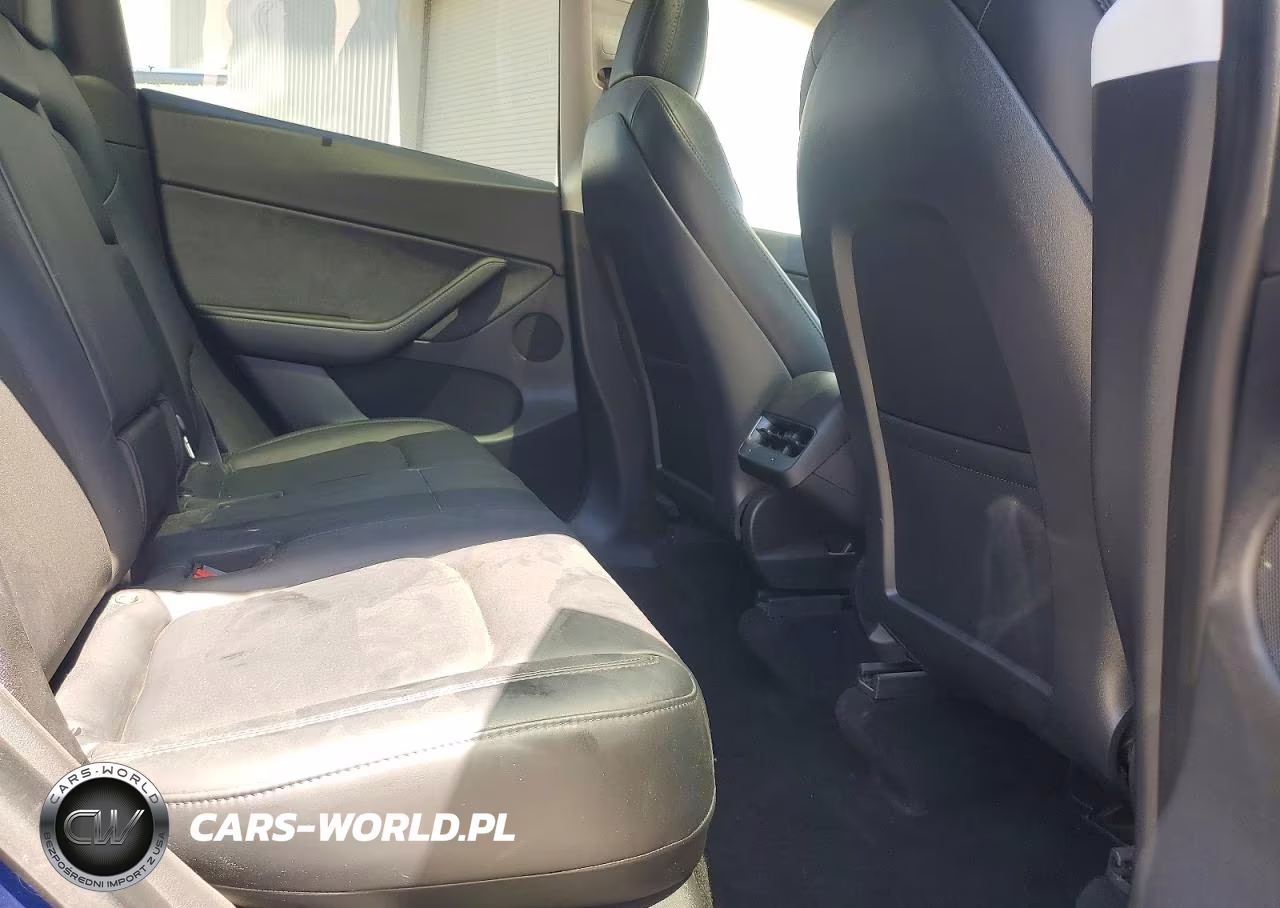 2021 Tesla Model Y VIN:5YJYGDEE9MF060652 - 10