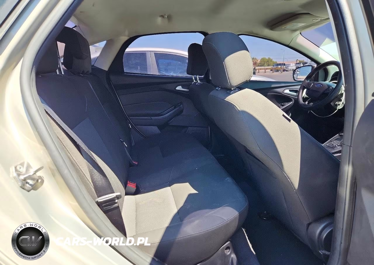 2015 Ford Focus Se VIN:1FADP3F28FL204520 - 10