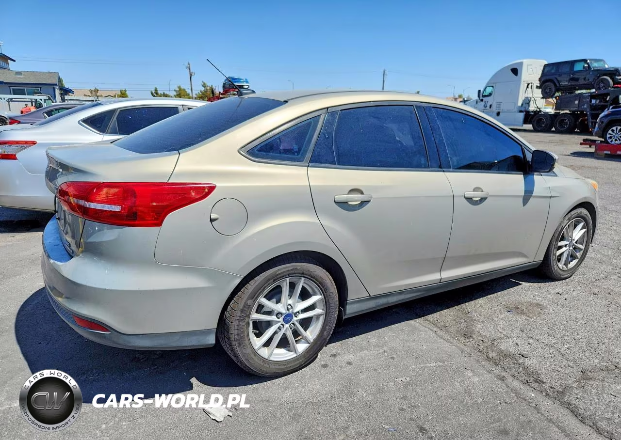 2015 Ford Focus Se VIN:1FADP3F28FL204520 - 3