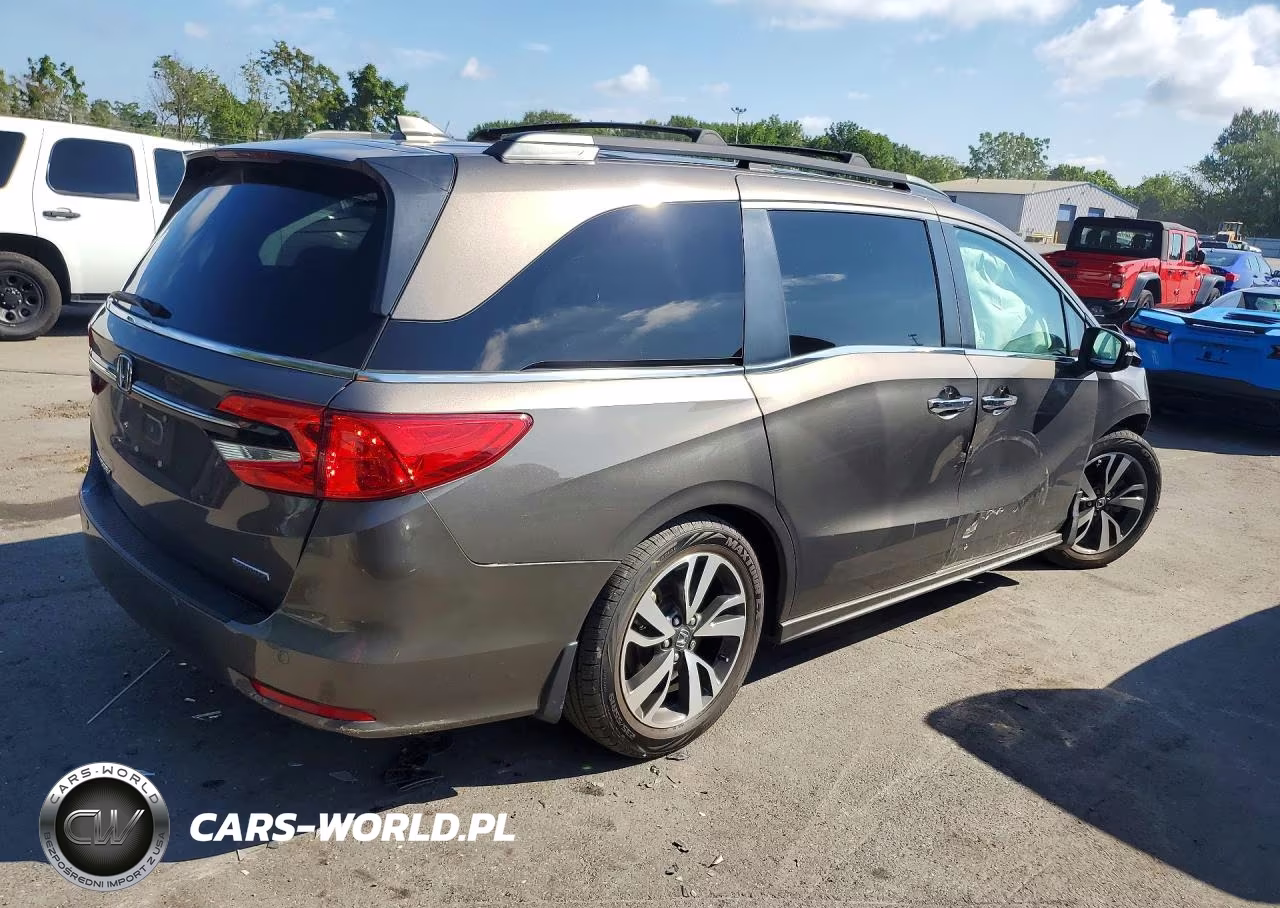 2022 Honda Odyssey Touring VIN:5FNRL6H88NB029024 - 3