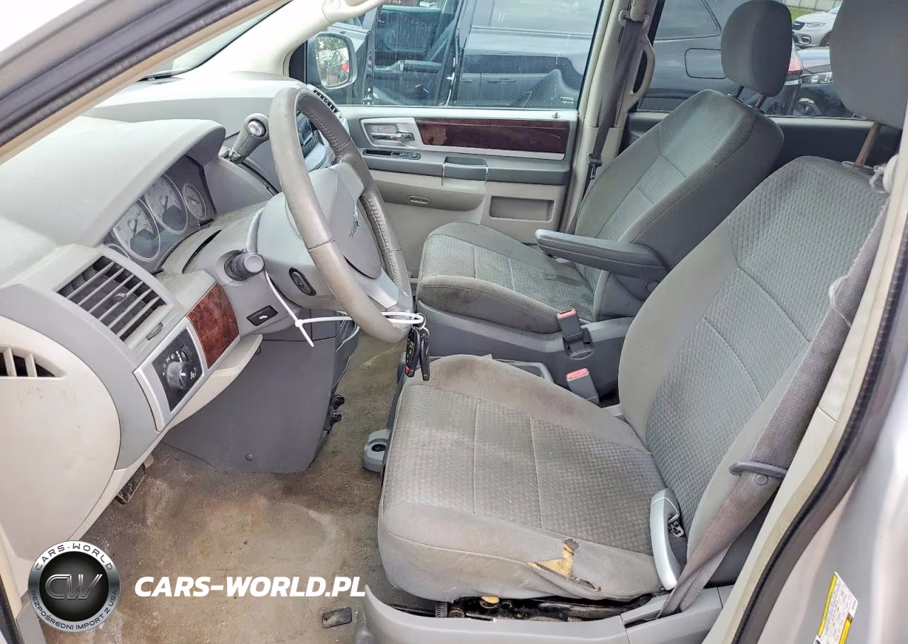 2010 Chrysler Town & Country Touring VIN:2A4RR5D17AR103902 - 7