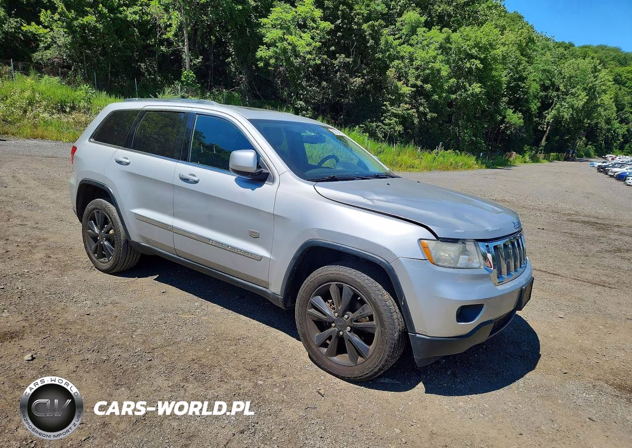 2011 Jeep Grand Cherokee Laredo VIN:1J4RR4GG8BC684203 - 4