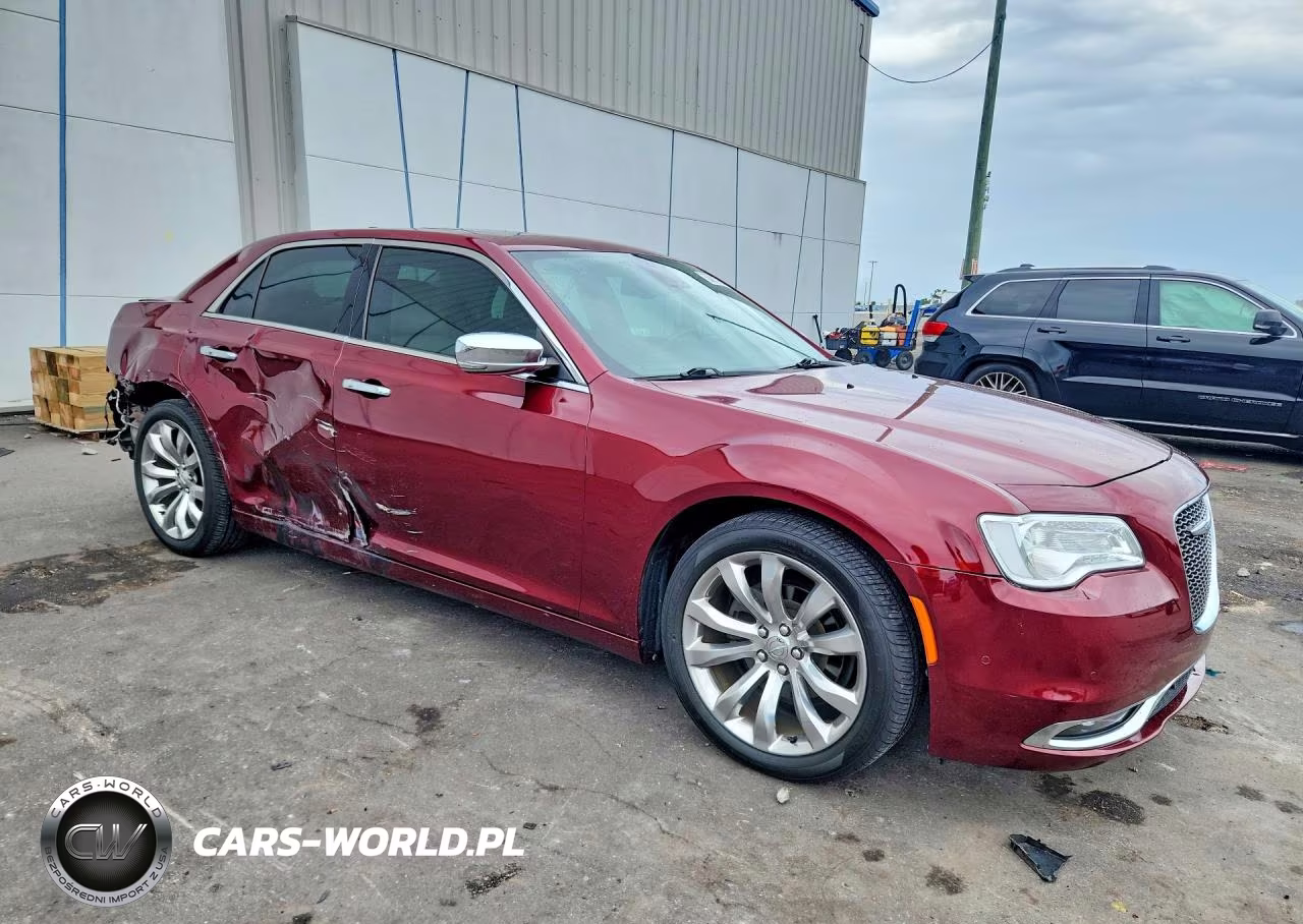 2017 Chrysler 300C VIN:2C3CCAEG7HH635664 - 4