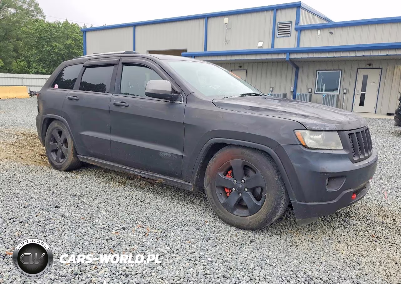 2013 Jeep Grand Cherokee Laredo VIN:1C4RJFAG1DC647904 - 4